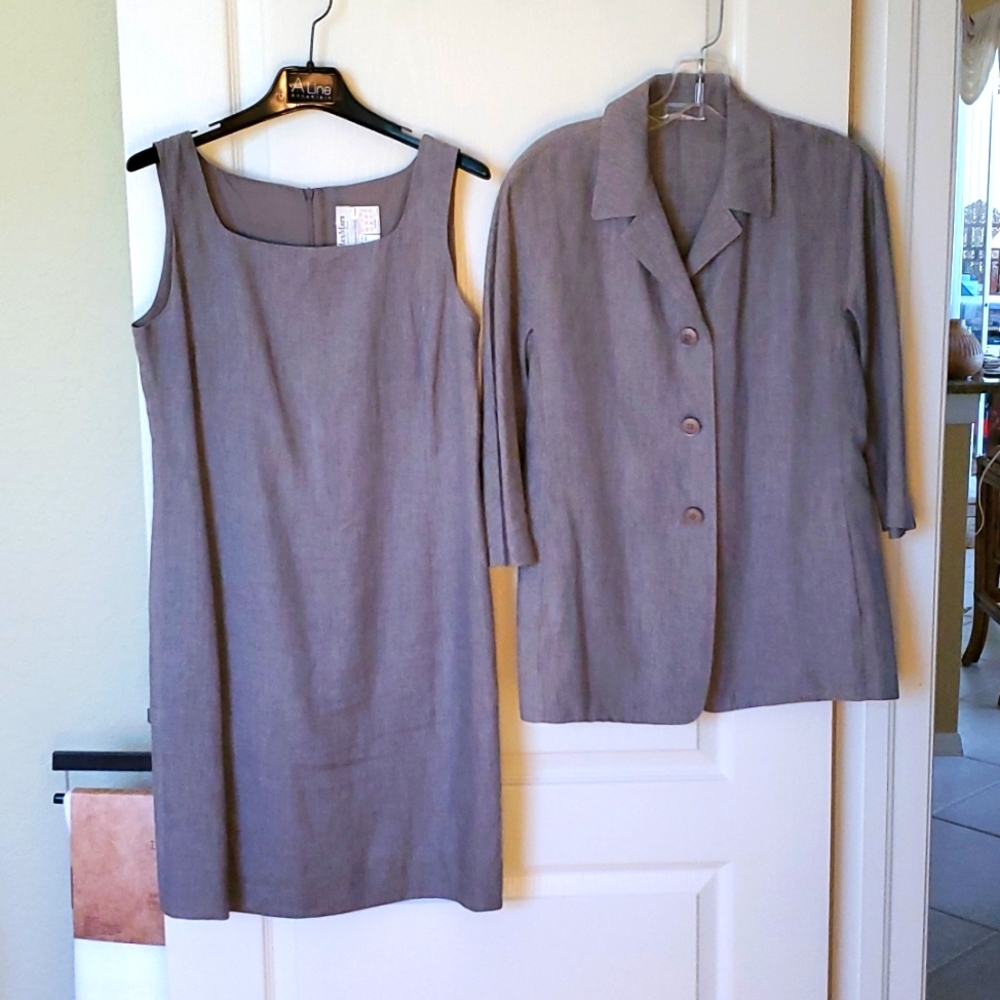 MaxMara sheath dress with matching 3/4 sleeve jacket, size 8 in soft grey.